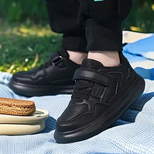 Baskets en cuir à semelle épaisse pour garçons noirs dans un cadre extérieur décontracté