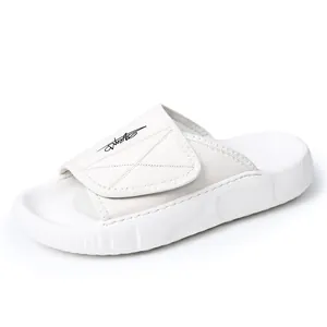 Claquettes en cuir blanc pour hommes avec semelle souple antidérapante
