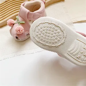 Sandalias de paseo rosa para niña con suela antideslizante de estrellas
