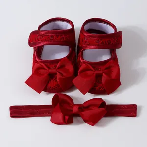 Rote Prinzessinnenschuhe für Babys mit passendem Schleifen Stirnband für Neugeborene