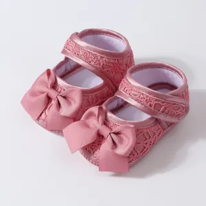 Rosa Spitzen-Lauflernschuhe für Babys mit dekorativen Schleifen für Neugeborene