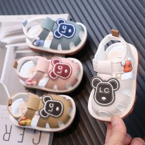 Baby Peuter Piepende Sandalen Synthetisch Leer Cartoon Beer Patroon Antislip Zachte Zool Ademende Zomer Babyschoenen