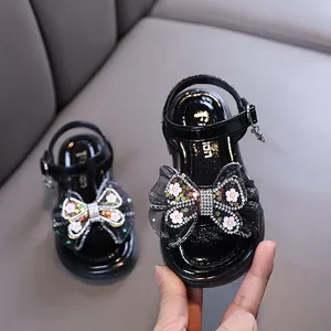 Elegant girls' black princess sandals with a sparkling rhinestone floral bow for summer