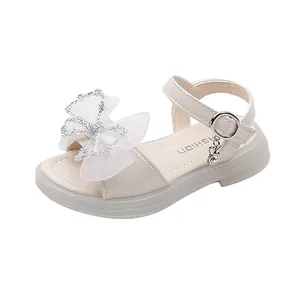 Elegante weiße Mädchen-Prinzessin-Sandalen mit Spitzen-Strass-Schleife und Knöchelriemen