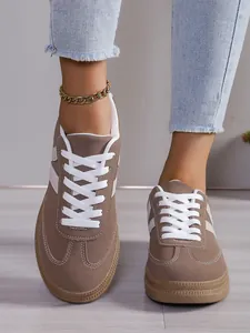 Μοντέρνα χακί sneakers πλατφόρμας για γυναίκες με λευκά κορδόνια, στυλ German Army Trainer