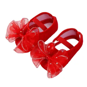Rote Baby-Prinzessin-Lauflernschuhe mit großer Netzschleife und einem Sternenmuster