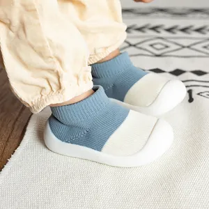 Scarpe neonato traspiranti con suola morbida antiscivolo bicolore per primi passi in casa