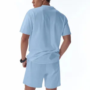 Vista trasera detallada del conjunto casual de verano acanalado azul claro para hombre