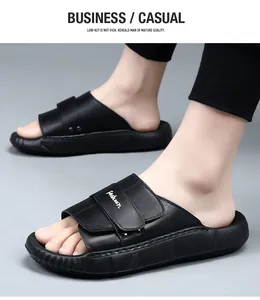 Hochwertige Herren-Pantoletten aus schwarzem Echtleder mit modischem Fashion-Aufdruck