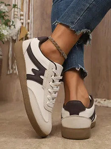 Detailansicht der Vintage-GAT-Trainer für Damen in Beige mit einer Retro-Gummisohle
