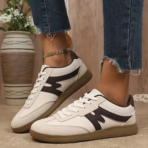 Klassische Damen Sneaker im German Trainer Stil in Creme und Braun mit Gummisohle