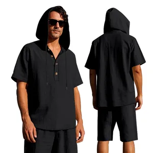 Vista dettagliata fronte e retro di un set uomo in lino nero con cappuccio e pantaloncini