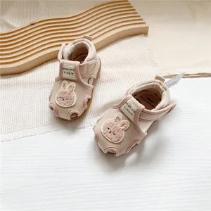 Pink baby walker sandals with cute rabbit patch and morino rinkle brand logo detail.