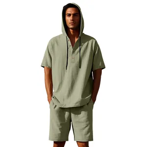 Set maschile in lino con camicia a maniche corte con cappuccio e pantaloncini verdi