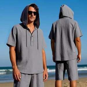 Vista anteriore e posteriore di un set da spiaggia in lino grigio con cappuccio da uomo