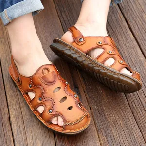 Sandales en cuir de vachette marron pour hommes avec découpes respirantes et semelle antidérapante