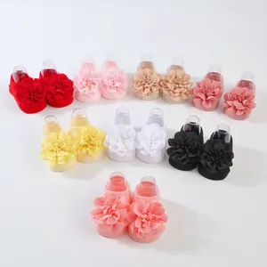 Colección de calcetines para bebé adornados con detalles de flores de gasa de colores