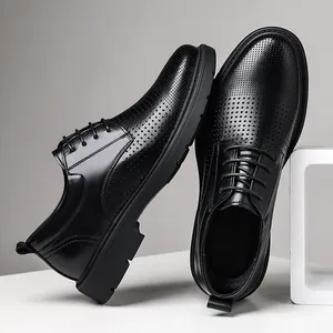 Zapatos de vestir de cuero perforado negro transpirable para hombres en negocios y bodas