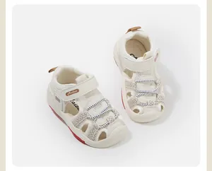 Sandalias transpirables para niños pequeños color crema con suela roja antideslizante