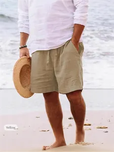 Pantaloncini da mare estivi da uomo in colore giallo con un design confortevole e ampio