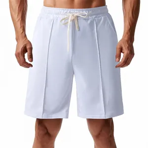 Détail du short de golf blanc plissé pour homme avec cordon de serrage à la taille