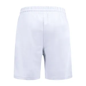 Vue arrière détaillée d'un short de golf décontracté blanc à texture côtelée pour hommes