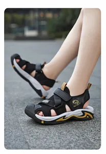Outdoor-Ansicht von Jungen-Sandalen mit rutschfester Sohle und atmungsaktivem Mesh