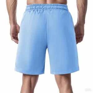 Vue arrière détaillée du short de golf bleu clair pour homme avec texture côtelée élégante