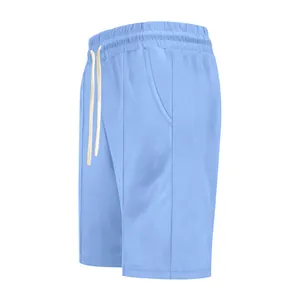 Vue latérale détaillée du short de sport côtelé bleu clair avec cordon de serrage crème