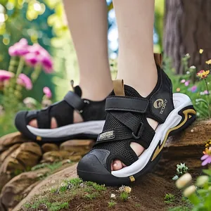 Geschlossene Kinder-Sandalen für Jungen, rutschfeste Outdoor-Sportschuhe für den Sommer.