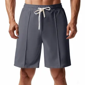 Vue détaillée d'un short de golf gris pour homme avec cordon de serrage et plis chic