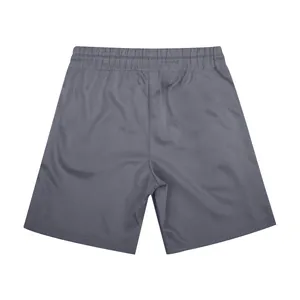 Vue arrière détaillée d'un short de golf gris pour homme avec une texture côtelée