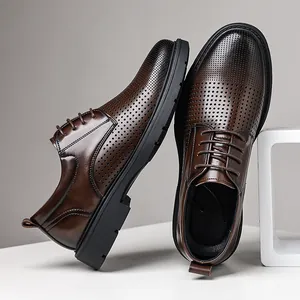 Atmungsaktive braune hohle Lederschuhe für Herren, formelle Business-Hochzeitsschuhe
