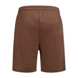 Vue arrière détaillée d'un short décontracté marron pour homme avec taille élastique.