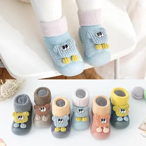 Lindos zapatos de calcetín para bebé con suela de goma antideslizante para invierno.