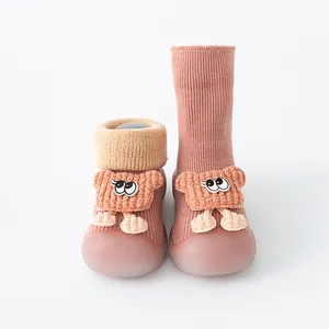 Zapatos de punto rosa para bebés con suelas de goma suaves y antideslizantes de invierno