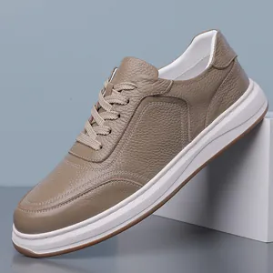 Premium herenschoenen van rundleer, ademende sneakers in bruin met een witte zool