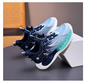 Atmungsaktive Kinder-Mesh-Sportschuhe mit praktischem Drehverschluss in Blau-Verlauf