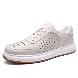 Ademende herensneakers van echt rundleer met geperforeerd hol ontwerp in wit