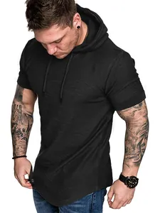 Detailansicht eines schwarzen Herren-Kapuzen-T-Shirts mit Slub-Struktur und Ärmeln