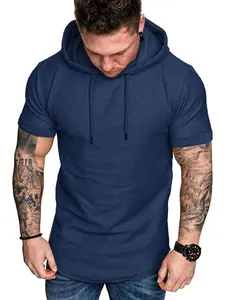 Nahaufnahme eines marineblauen Kurzarm-Kapuzen-T-Shirts für Herren mit Slub-Struktur