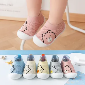 Chaussures Premiers Pas Bébé Enfant Mignon Ours en Maille Respirant Semelle Souple Antidérapant Été Chaussettes Chaussures 1-3 Ans