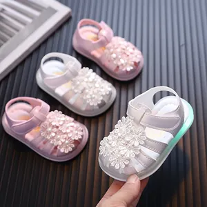 Baby Mädchen Sommer Sandalen Weiche Sohle LED Leuchten Lauflernschuhe Prinzessin Spitze Künstliche Perle Blume