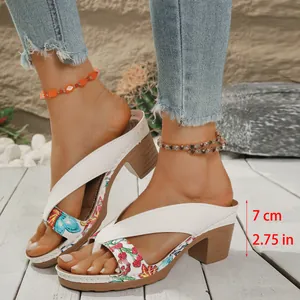 Floral print flip-flop sandals with 7cm chunky heel for women in white leather finish