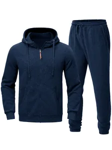 Vista detallada de chándal azul marino con capucha, cremallera y pantalones a juego