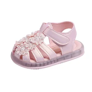 Rosa Prinzessin Babysandalen für Mädchen mit 3D-Blumen und leuchtender weicher Sohle