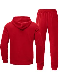 Vista posterior de conjunto de sudadera con capucha y pantalón de chándal rojo para hombre