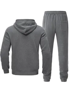 Vista posterior de un conjunto de chándal de forro polar gris para hombre con capucha