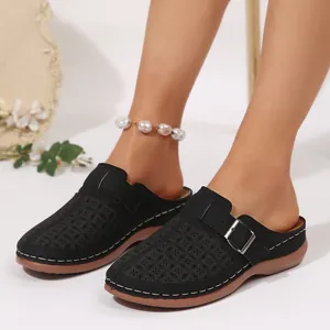 Mules noires pour femmes avec motifs évidés, semelles épaisses et boucles réglables