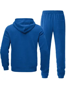 Vista trasera de un conjunto de sudadera con capucha y pantalón de chándal azul polar